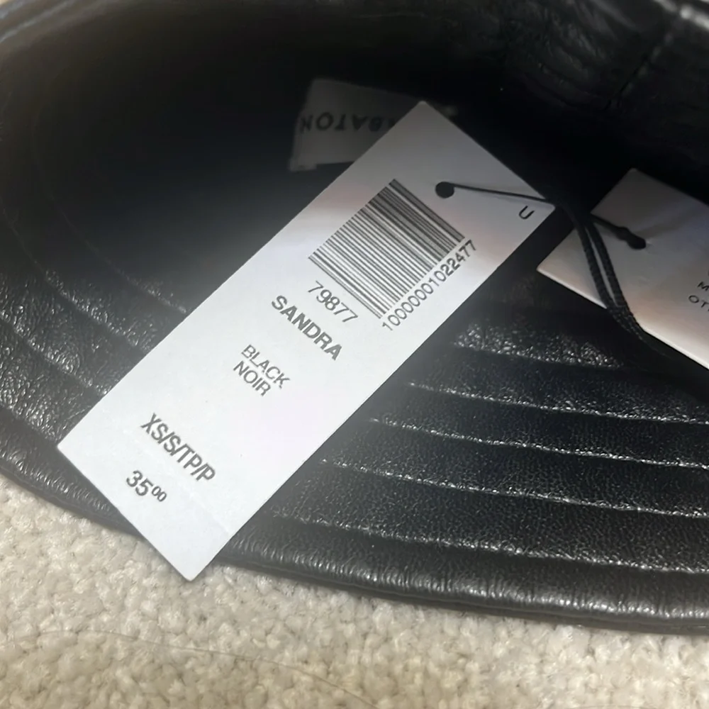 NWT Aritzia Babaton Sandra Bucket Hat size XS/S